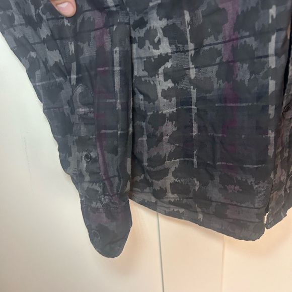Vintage Guess leapord and flannel print longsleeve button up - Picture 5 of 9
